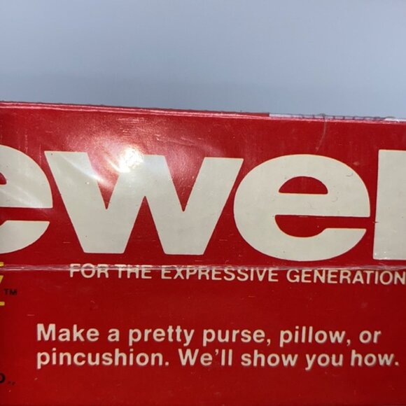 Crewel Arts  Crafts Today Craft Kit Hasbro Make Purse Pillow or Pincushion - Picture 5 of 9